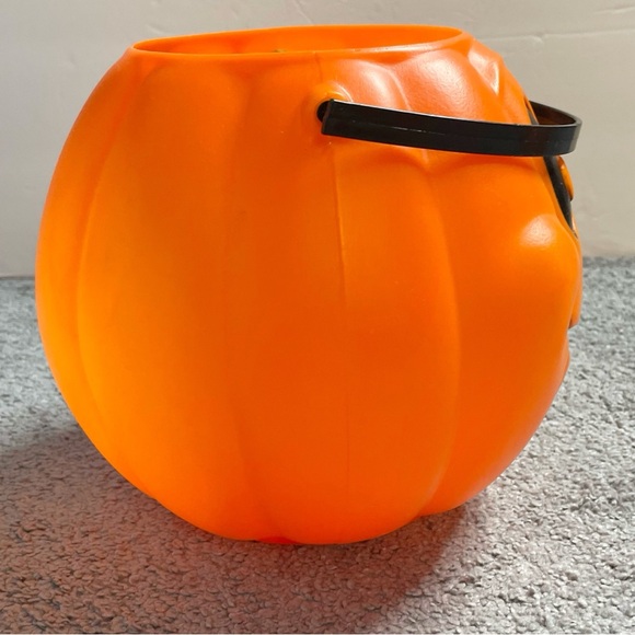 Vintage GRAND VENTURE Blow Mold Jack-O-Lantern Pumpkin Halloween Candy Bucket - Picture 4 of 8